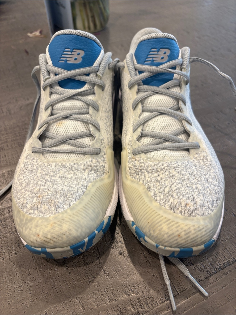 New Balance men’s Gray and Blue Athletic Sneakers size 9